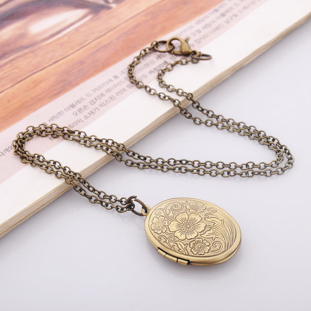 Retro Carved Geometric Necklace