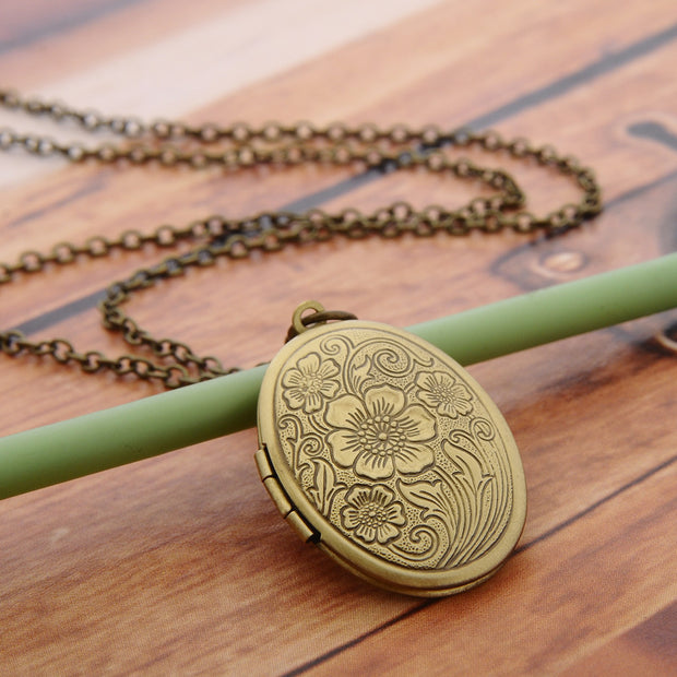 Retro Carved Geometric Necklace